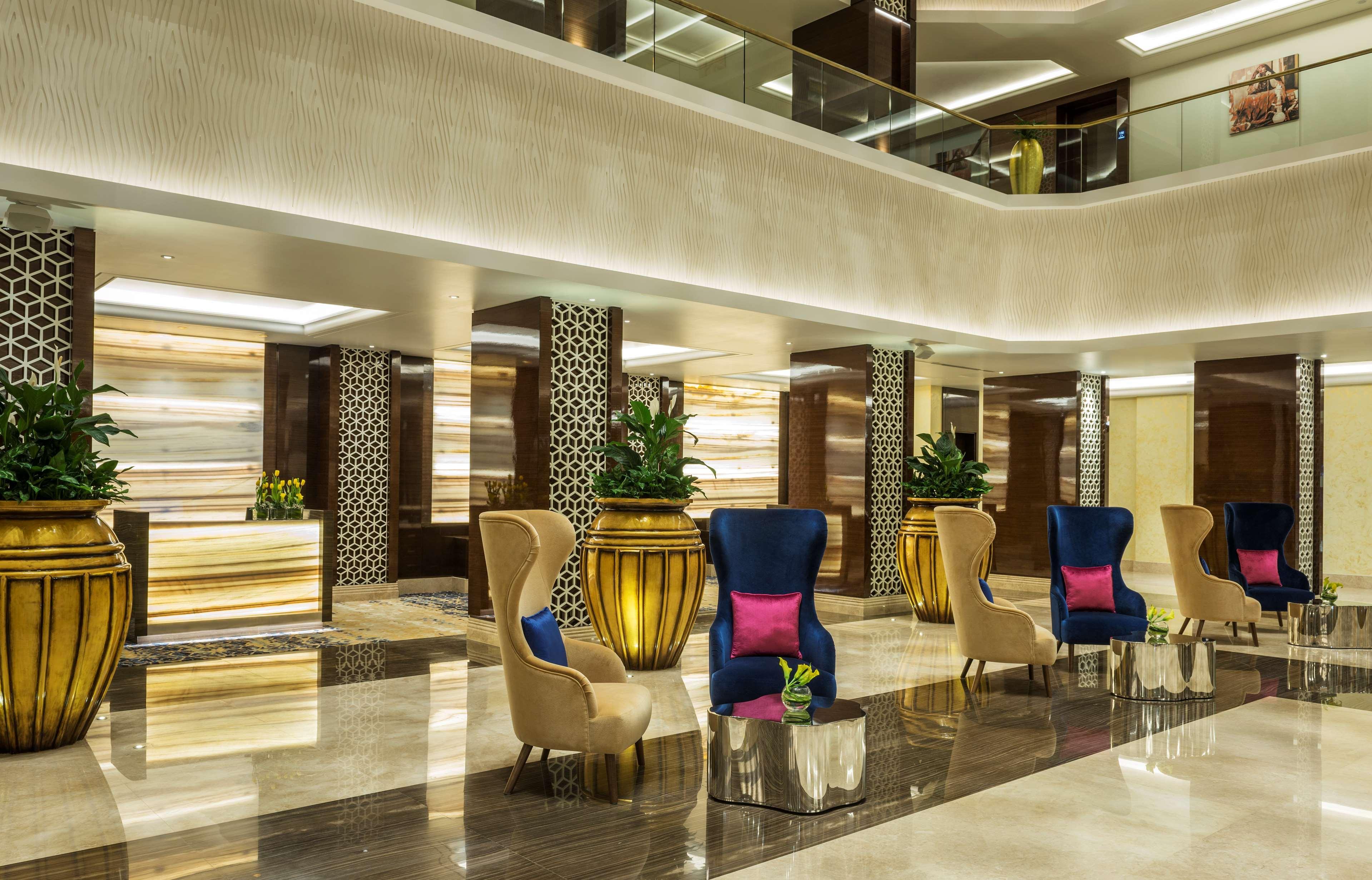 Radisson Blu Hotel, Ajman Buitenkant foto Lobby
