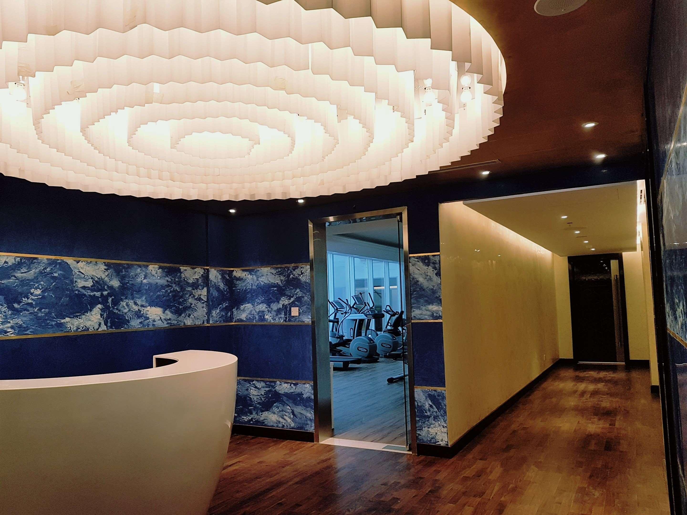 Radisson Blu Hotel, Ajman Buitenkant foto The interior of the lounge