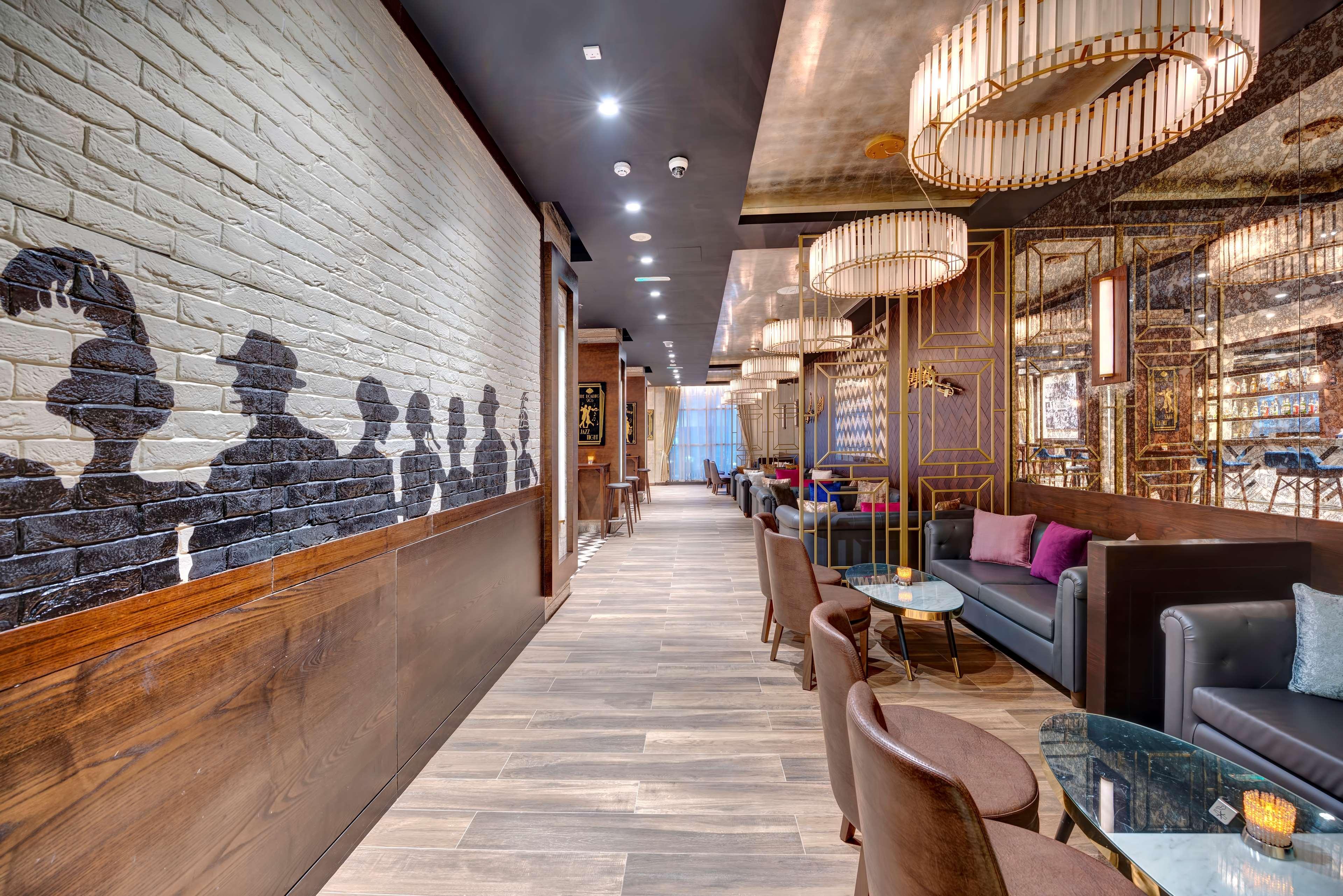 Radisson Blu Hotel, Ajman Buitenkant foto The interior of the lounge