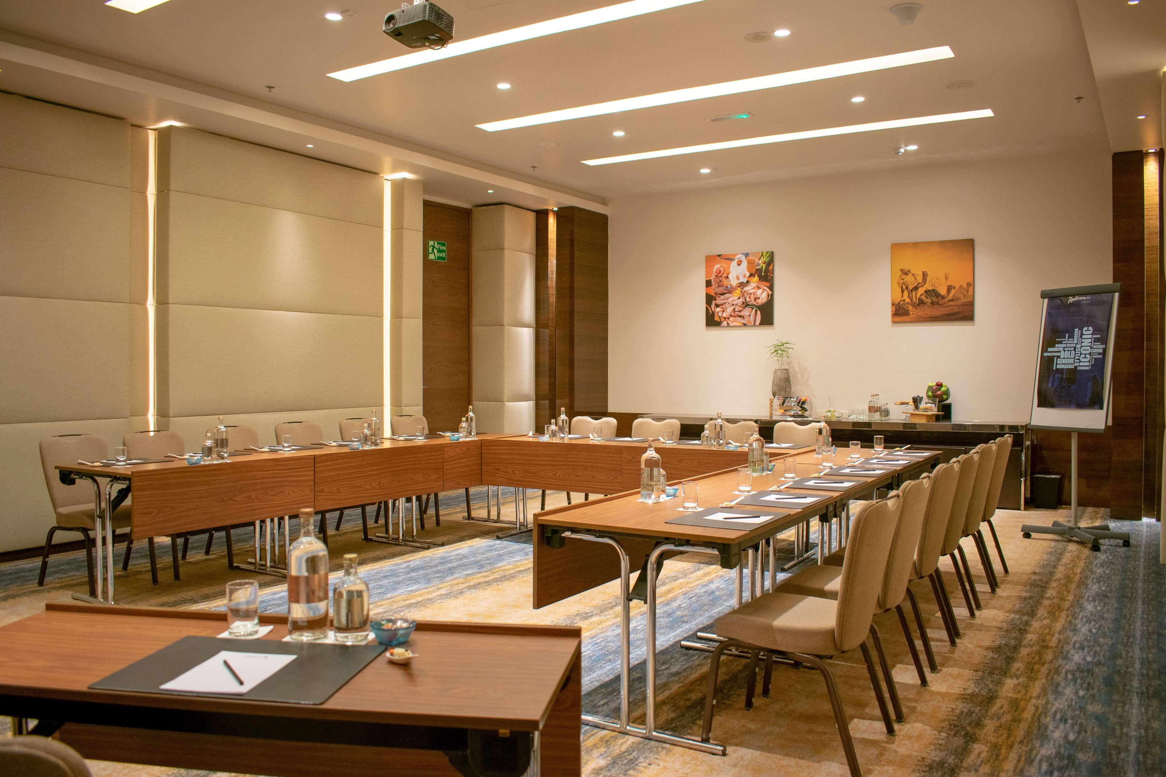 Radisson Blu Hotel, Ajman Buitenkant foto Meeting room