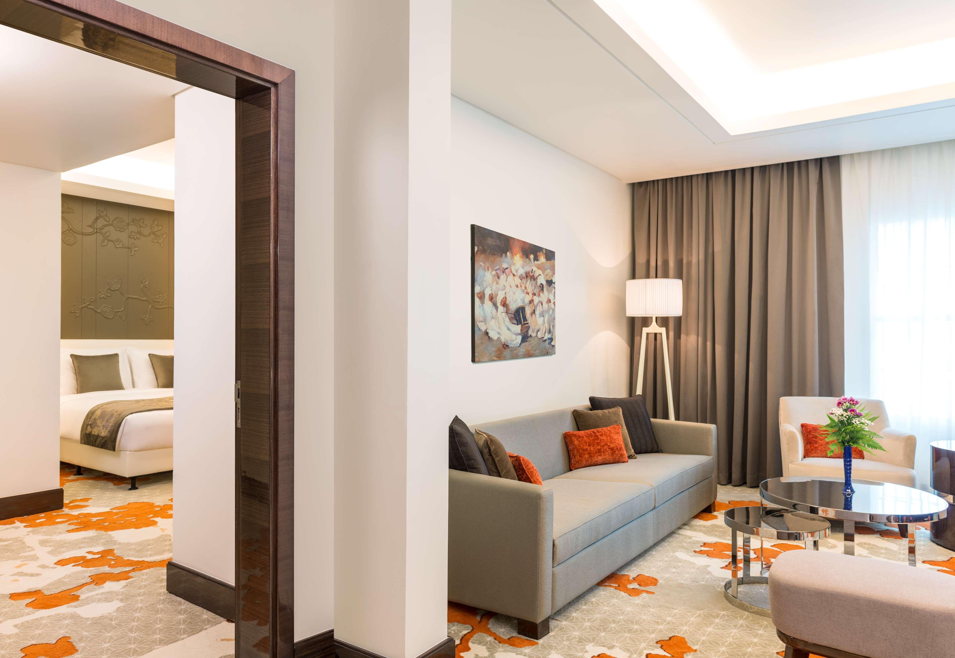 Radisson Blu Hotel, Ajman Buitenkant foto Suite
