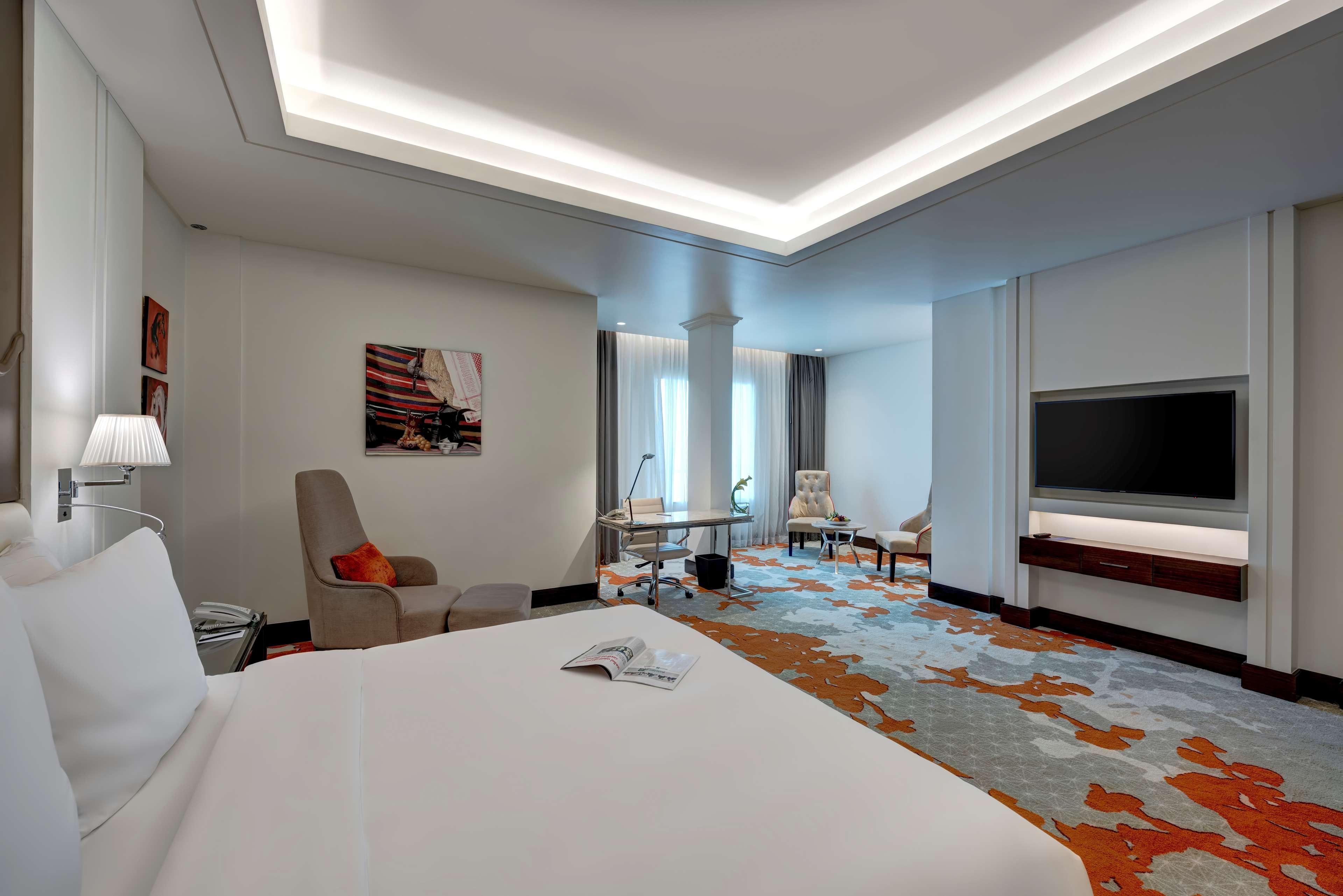 Radisson Blu Hotel, Ajman Buitenkant foto Suite