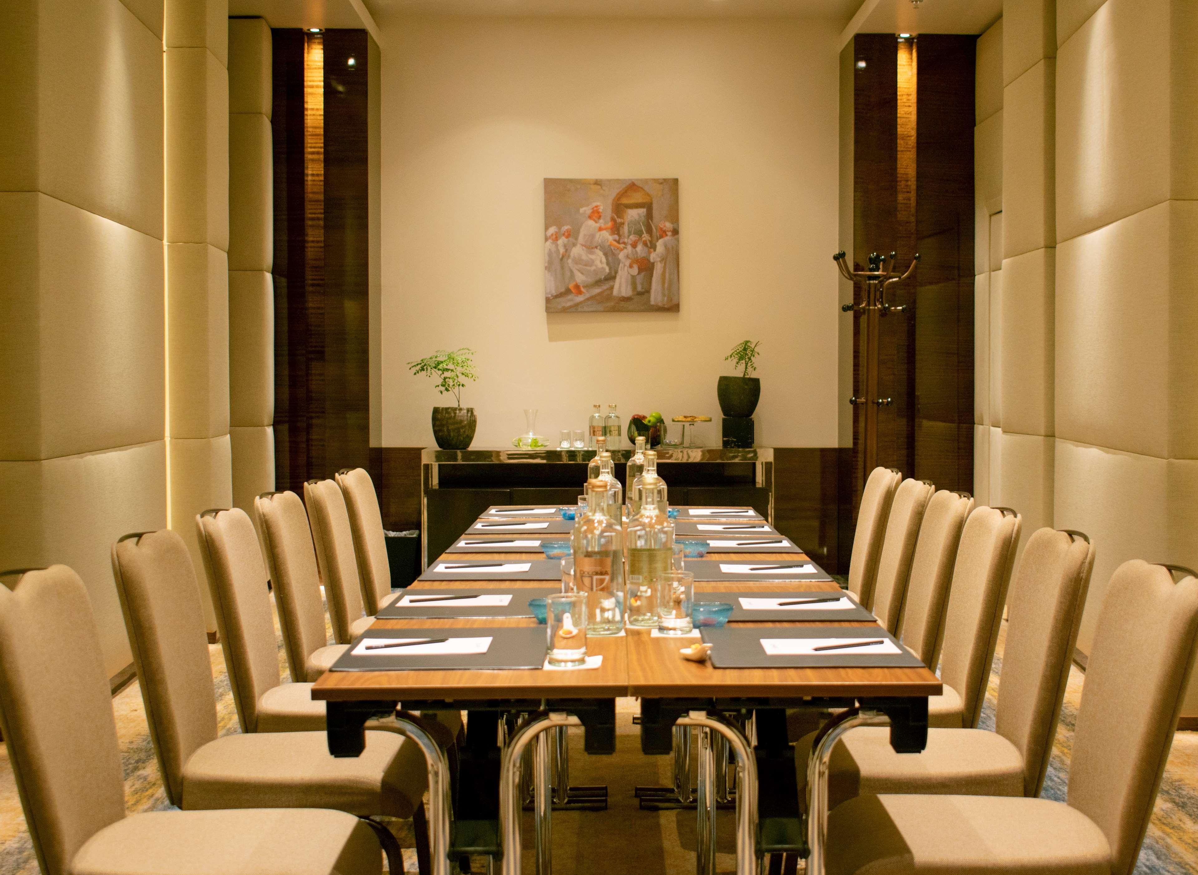 Radisson Blu Hotel, Ajman Buitenkant foto Meeting room
