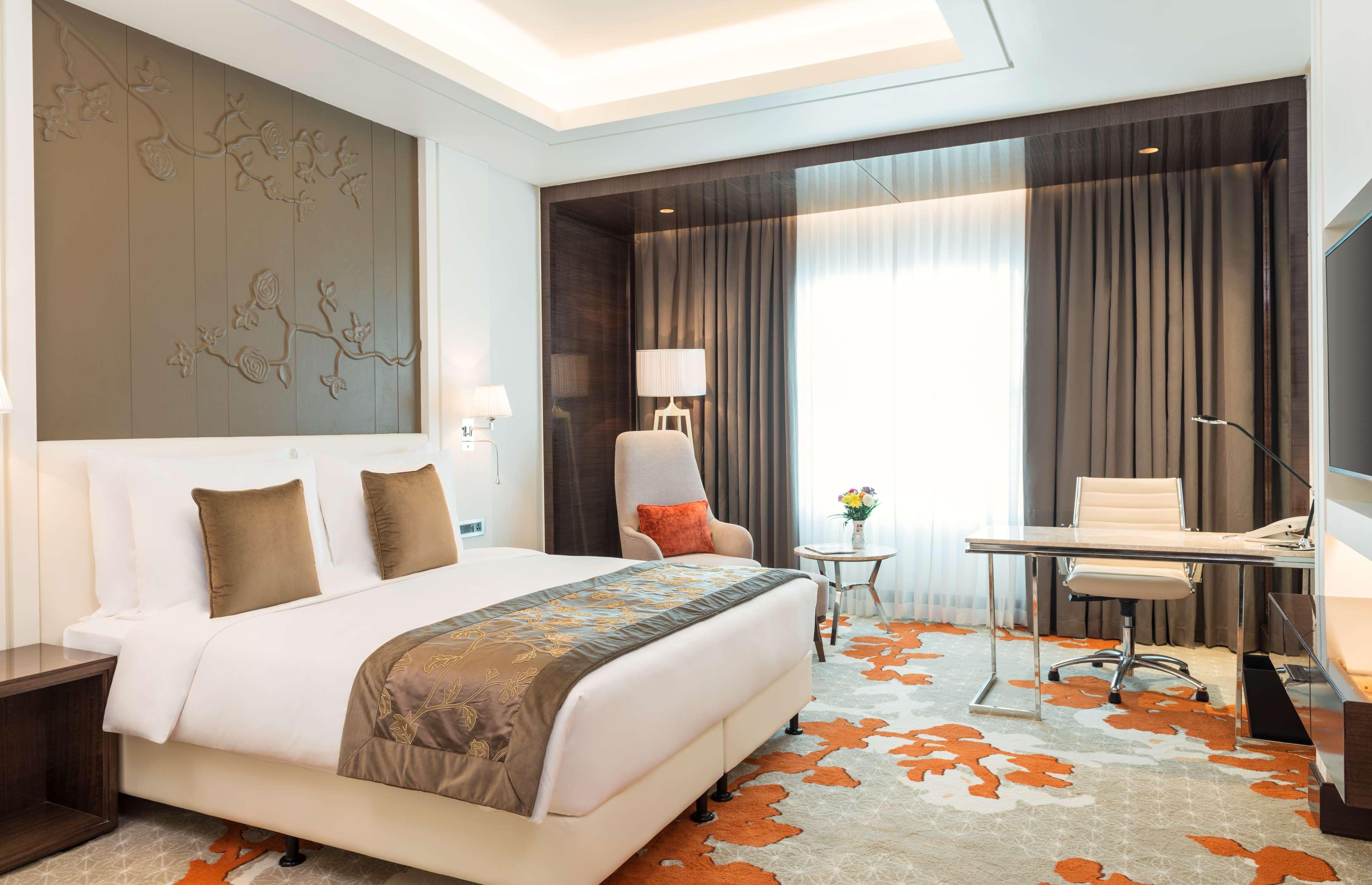 Radisson Blu Hotel, Ajman Buitenkant foto A room at the hotel