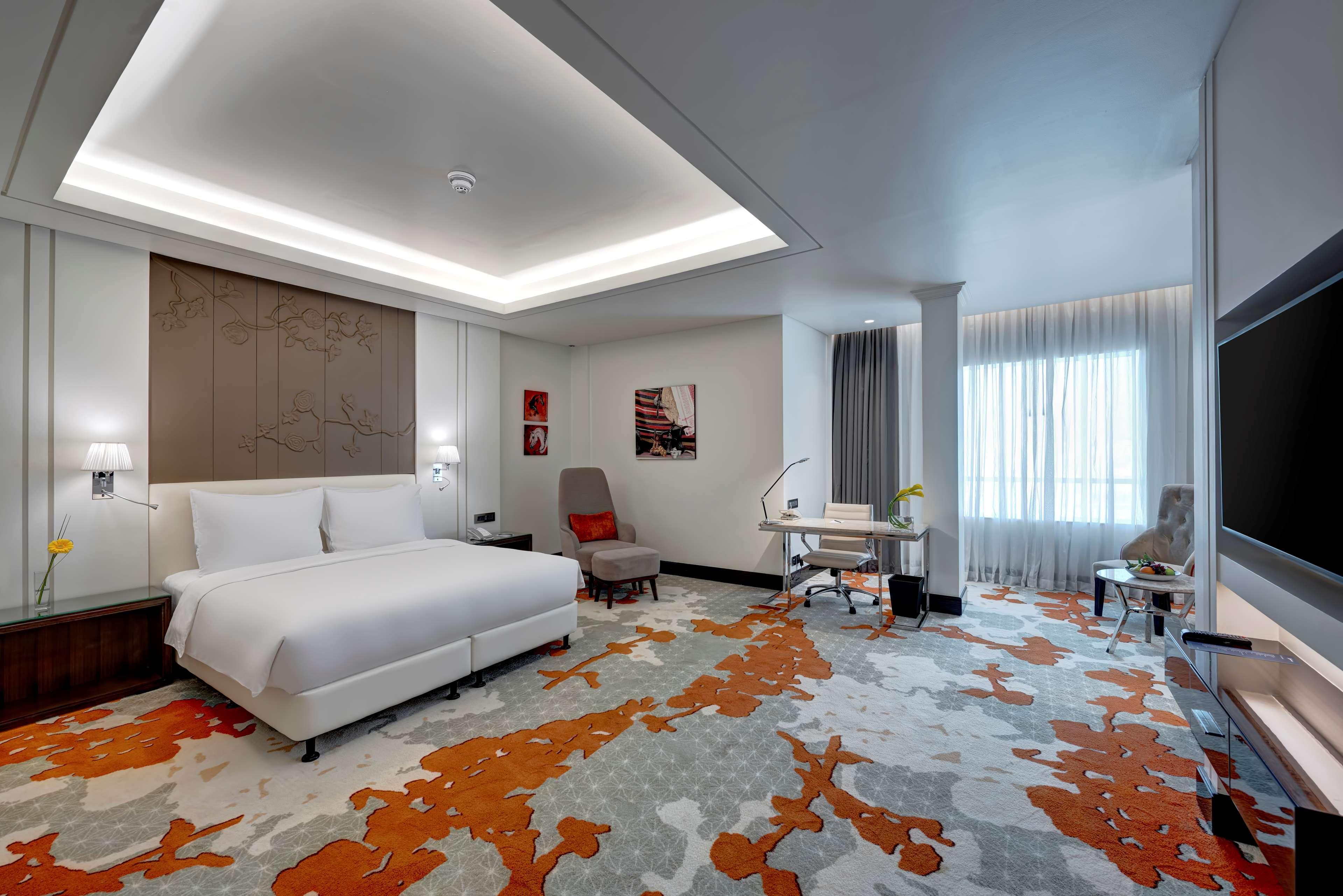 Radisson Blu Hotel, Ajman Buitenkant foto Deluxe Suite