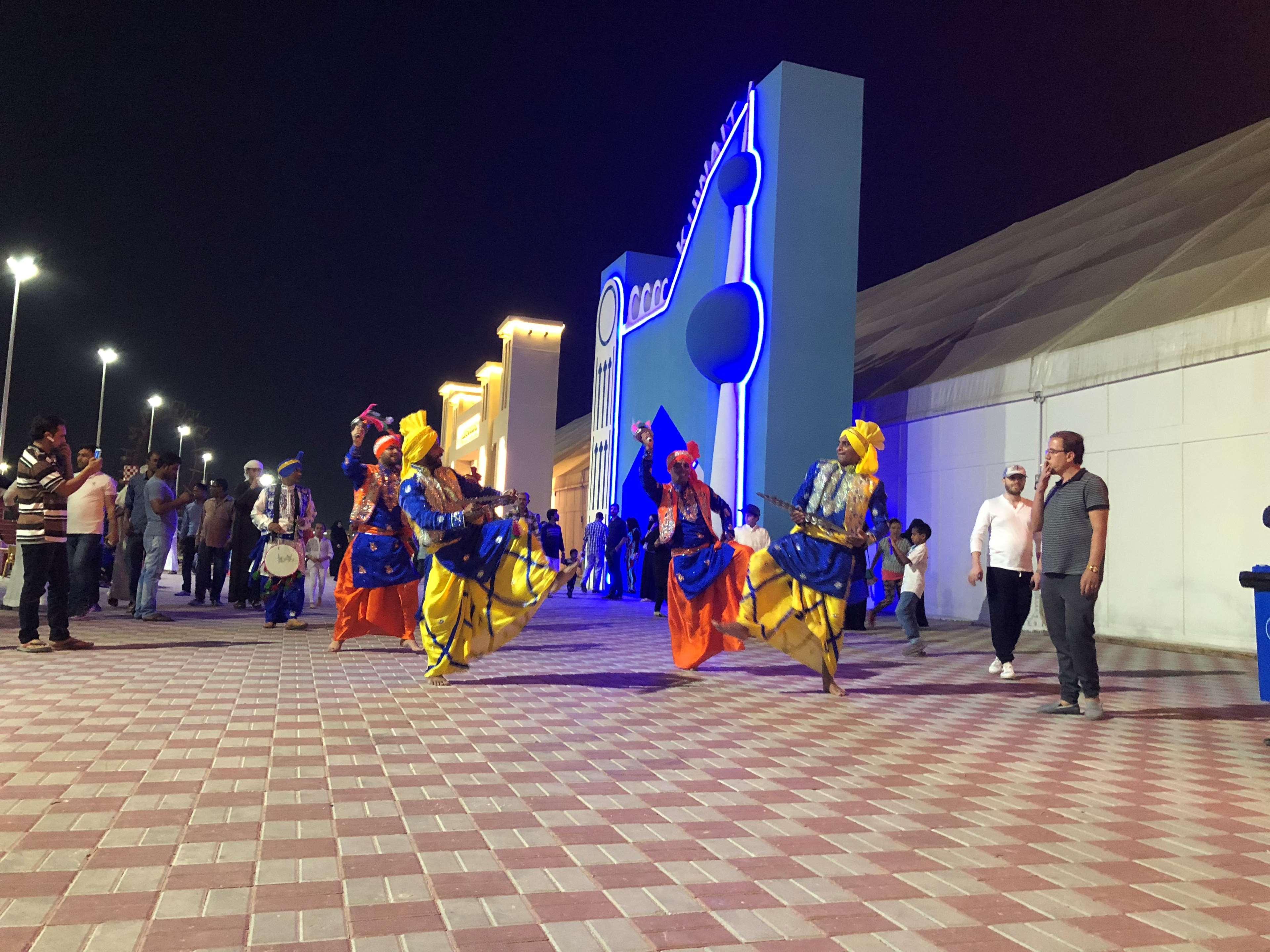 Radisson Blu Hotel, Ajman Buitenkant foto Bhangra dancers at the Global Village
