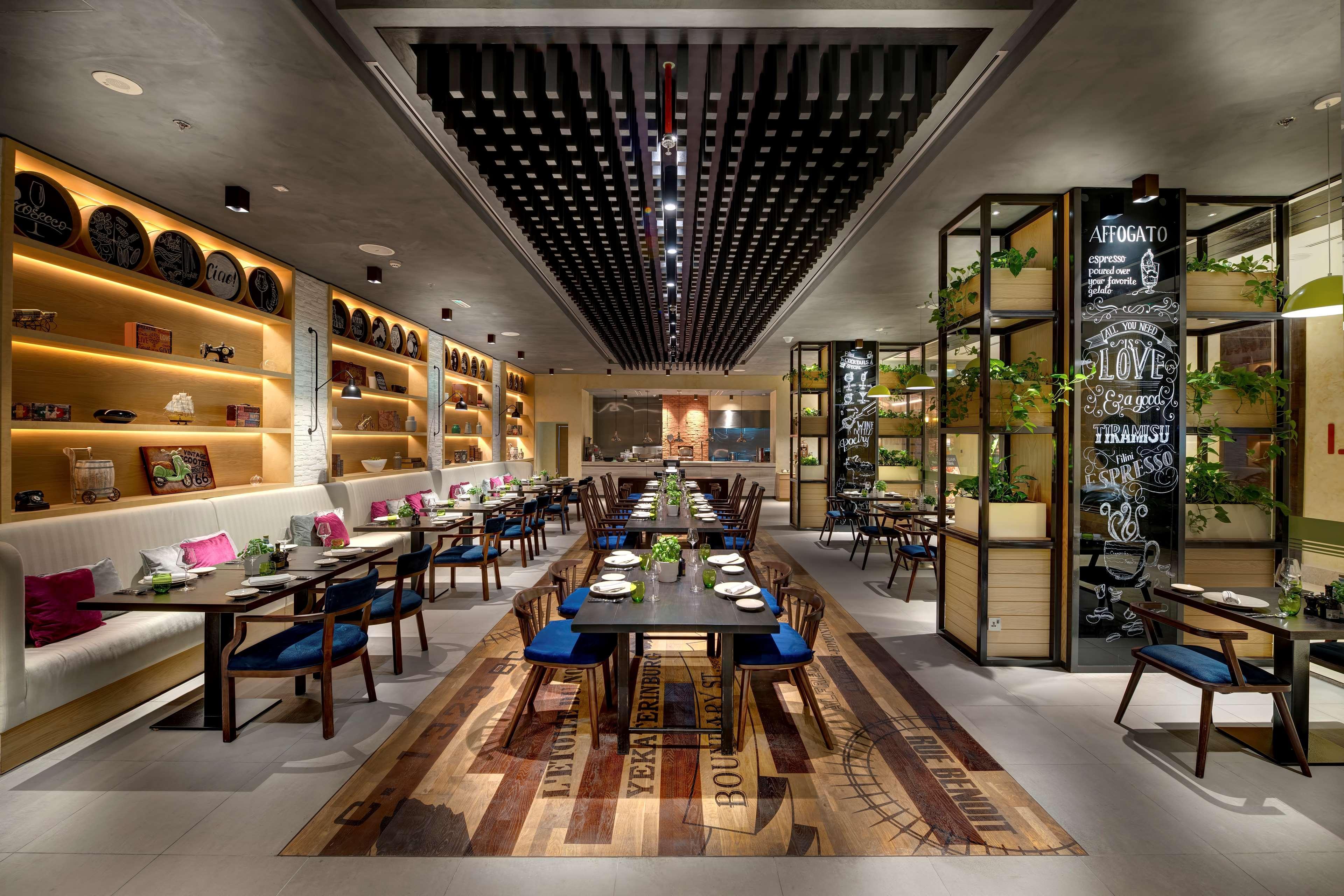 Radisson Blu Hotel, Ajman Buitenkant foto The interior of Alto restaurant