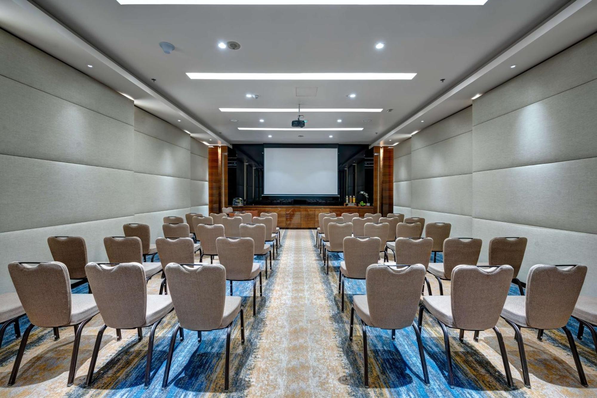 Radisson Blu Hotel, Ajman Buitenkant foto Meeting room